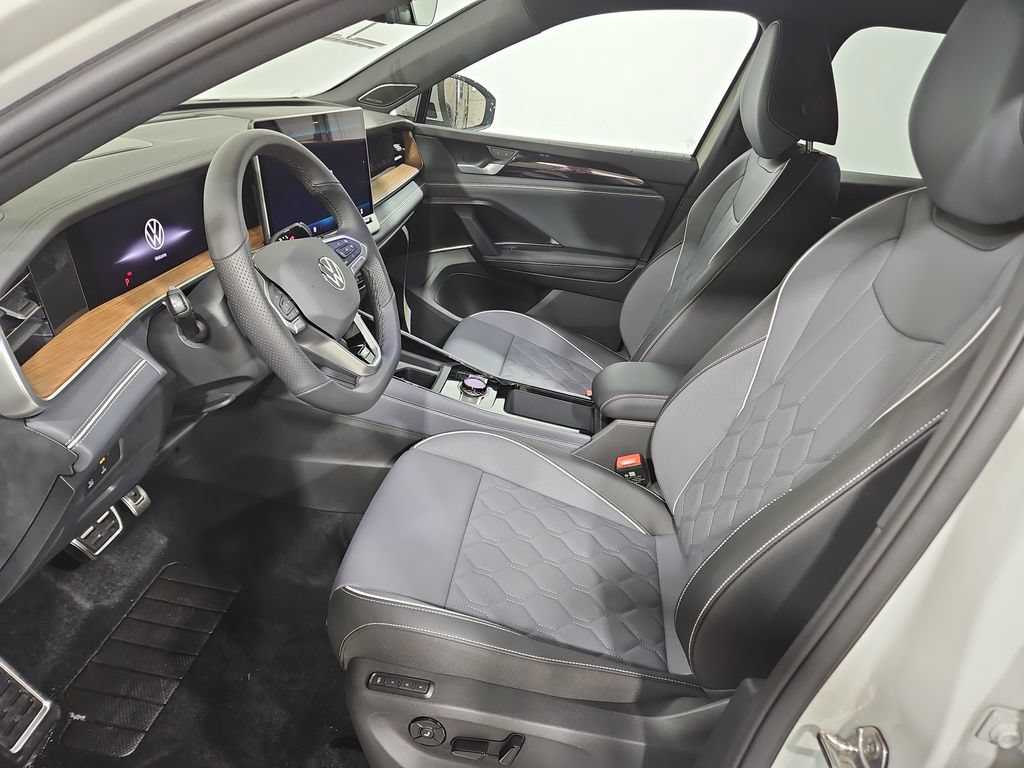 New 2026 Volkswagen Tiguan SEL R-Line AWD/4WD image 9