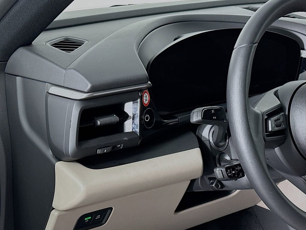 Certified 2025 Porsche Macan Electric image 11