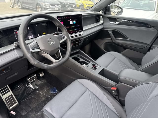 New 2026 Volkswagen Tiguan SE R-Line FWD image 13