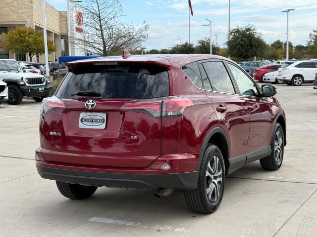 Used 2018 Toyota RAV4 LE FWD image 4