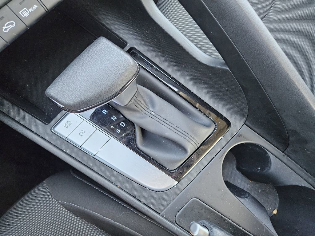 Used 2025 Hyundai Elantra SE image 16