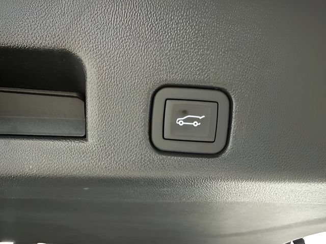 Used 2026 Chevrolet Traverse Z71 w/ LPO, Floor Liner Package AWD/4WD image 30