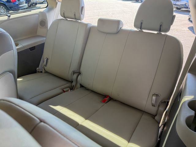 Used 2014 Toyota Sienna Limited w/ Limited Premium Package image 26