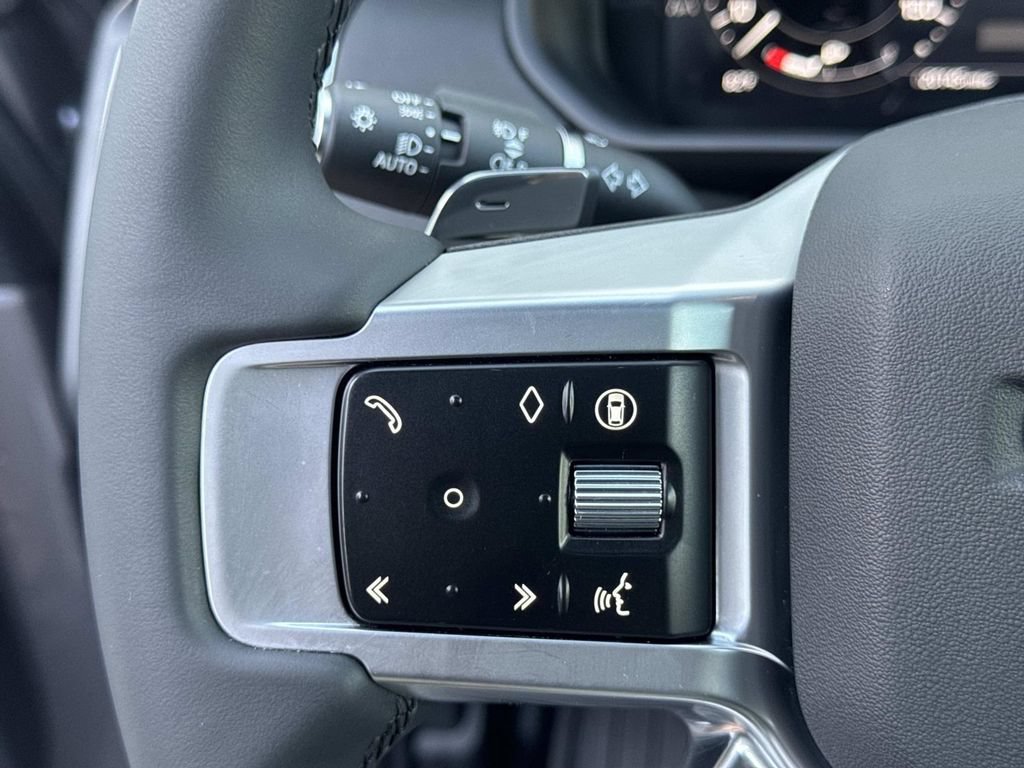 Certified 2025 Land Rover Discovery S AWD/4WD image 29