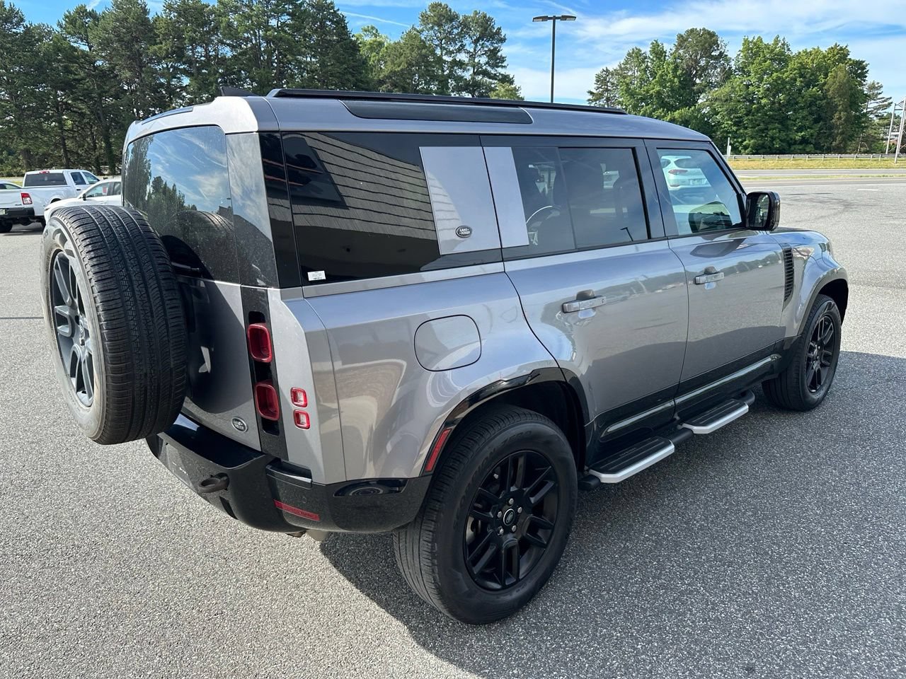 Used 2023 Land Rover Defender 110 X-Dynamic SE AWD/4WD image 9