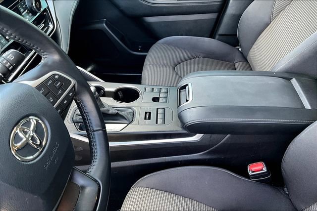 Used 2024 Toyota Highlander LE image 15
