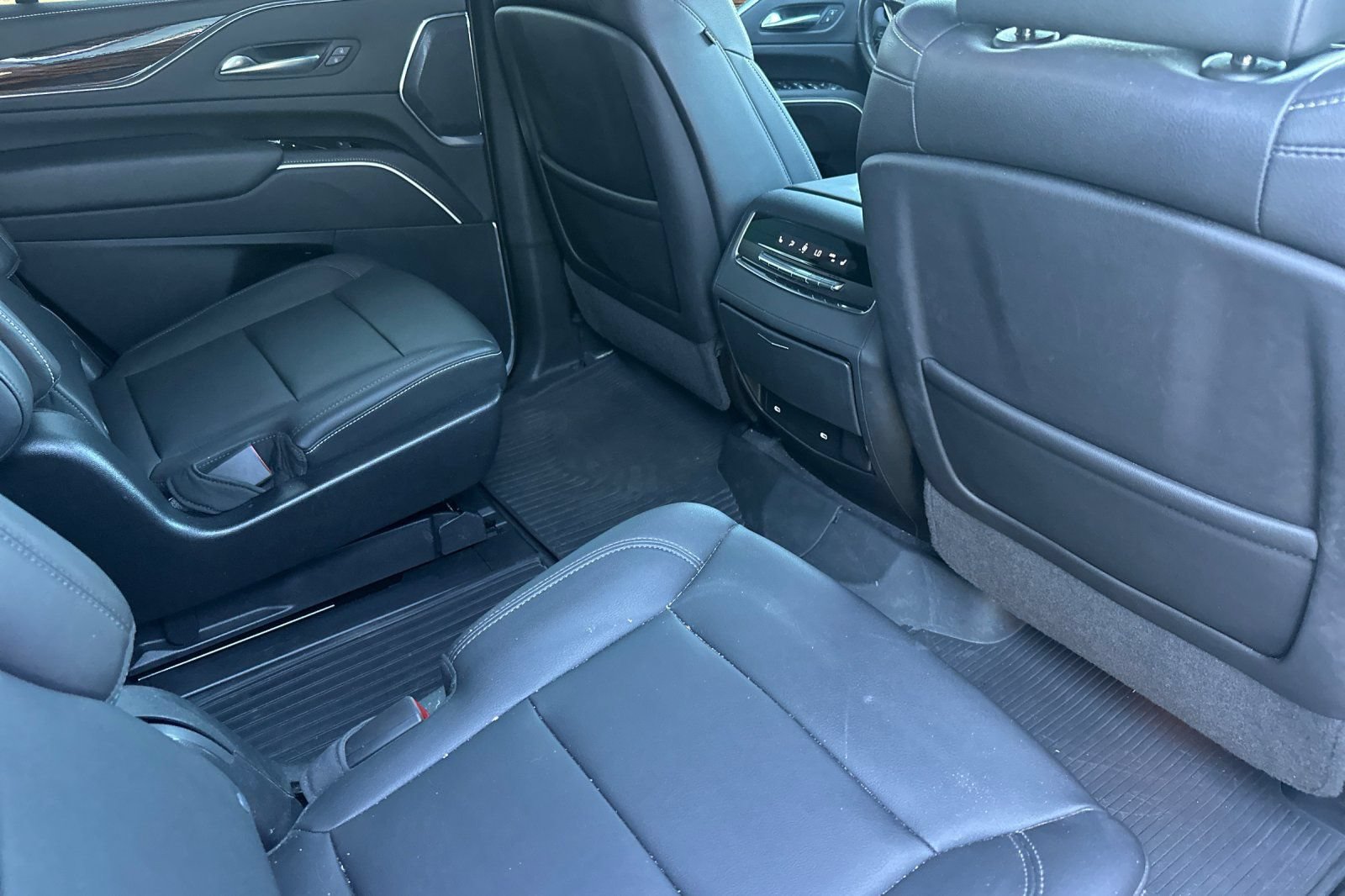 Used 2022 Cadillac Escalade Luxury AWD/4WD image 17