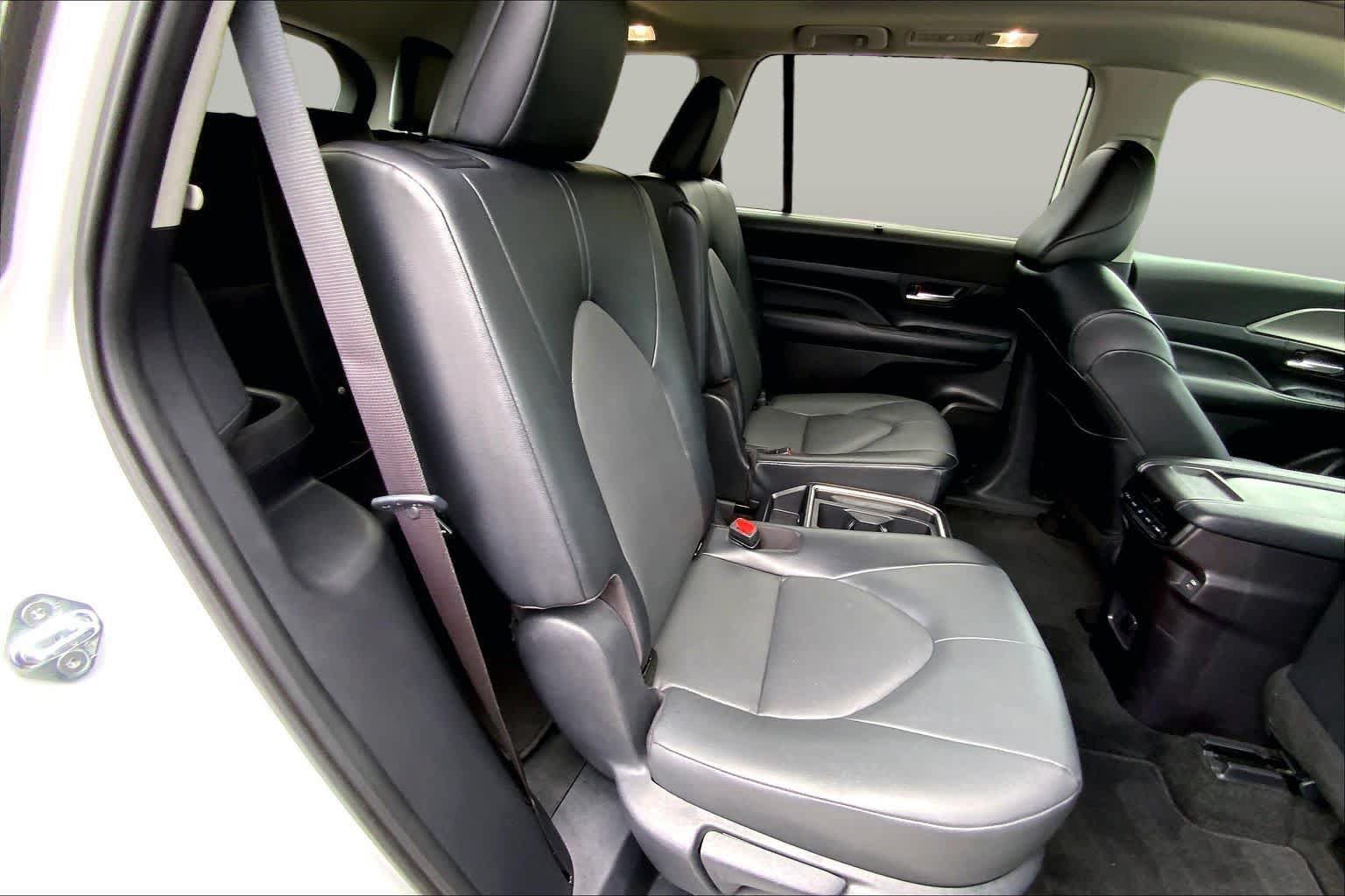 Used 2025 Toyota Grand Highlander AWD image 20