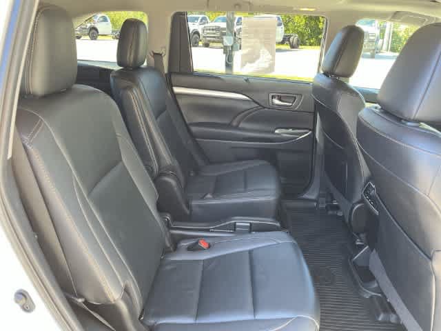 Used 2019 Toyota Highlander XLE w/ Protection Package #3 AWD/4WD image 18