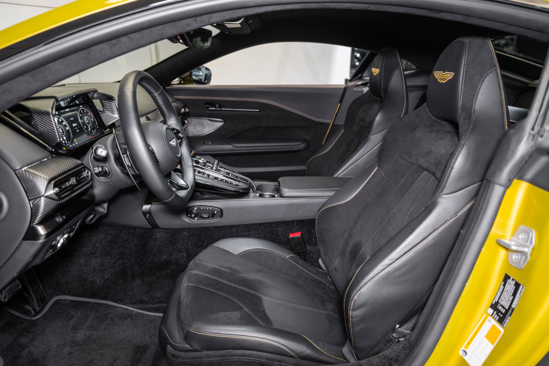 Used 2025 Aston Martin V8 Vantage Coupe image 13