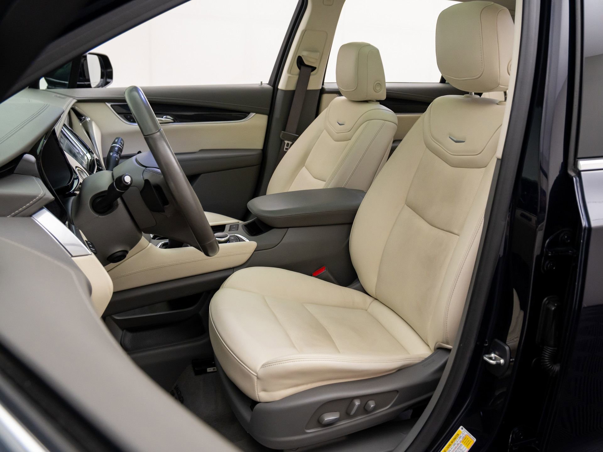 Used 2021 Cadillac XT6 Premium Luxury image 17