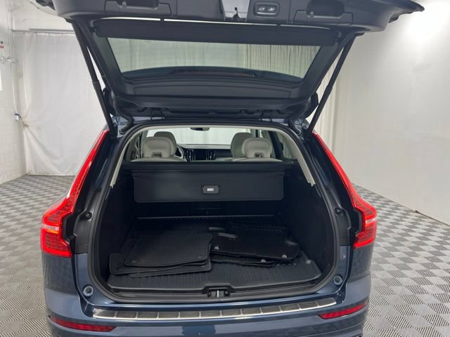 Used 2024 Volvo XC60 B5 Core w/ Protection Package Premier AWD/4WD image 8