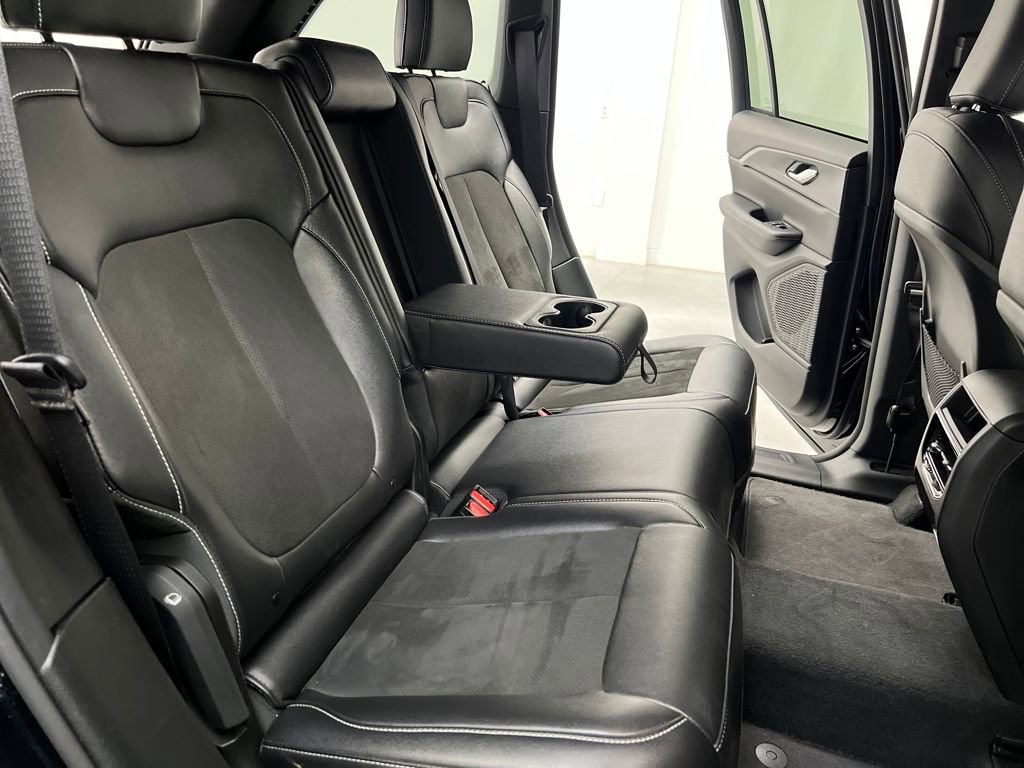 Used 2024 Jeep Grand Cherokee Altitude image 17