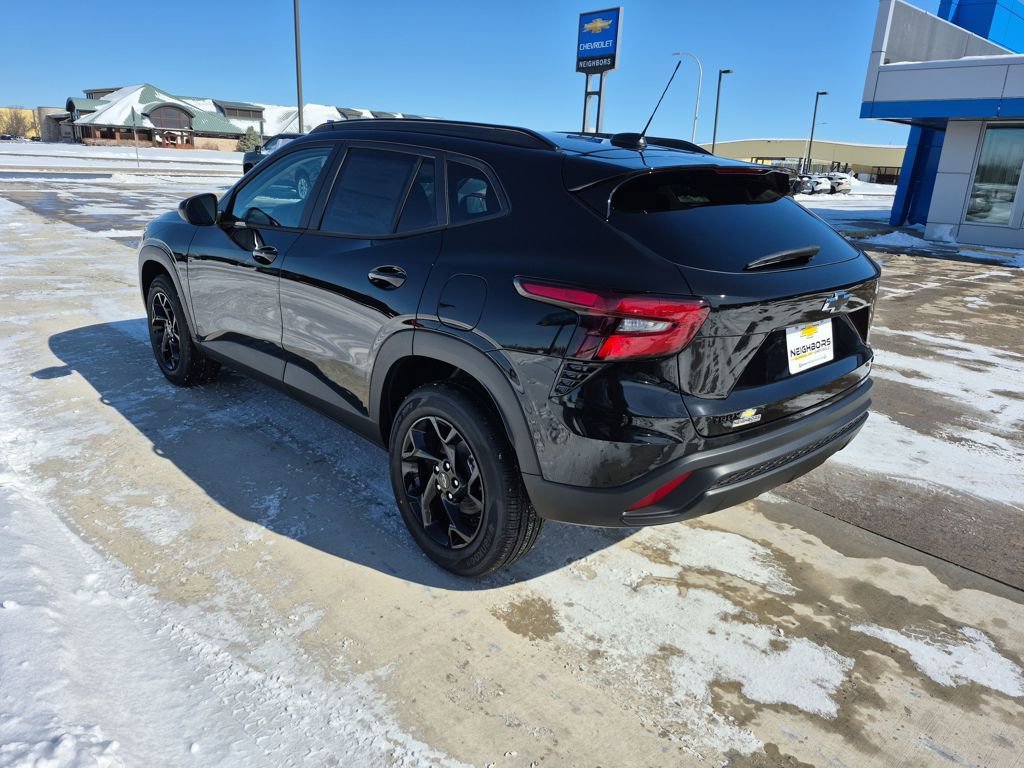 New 2026 Chevrolet Trax LT w/ Midnight Edition image 3