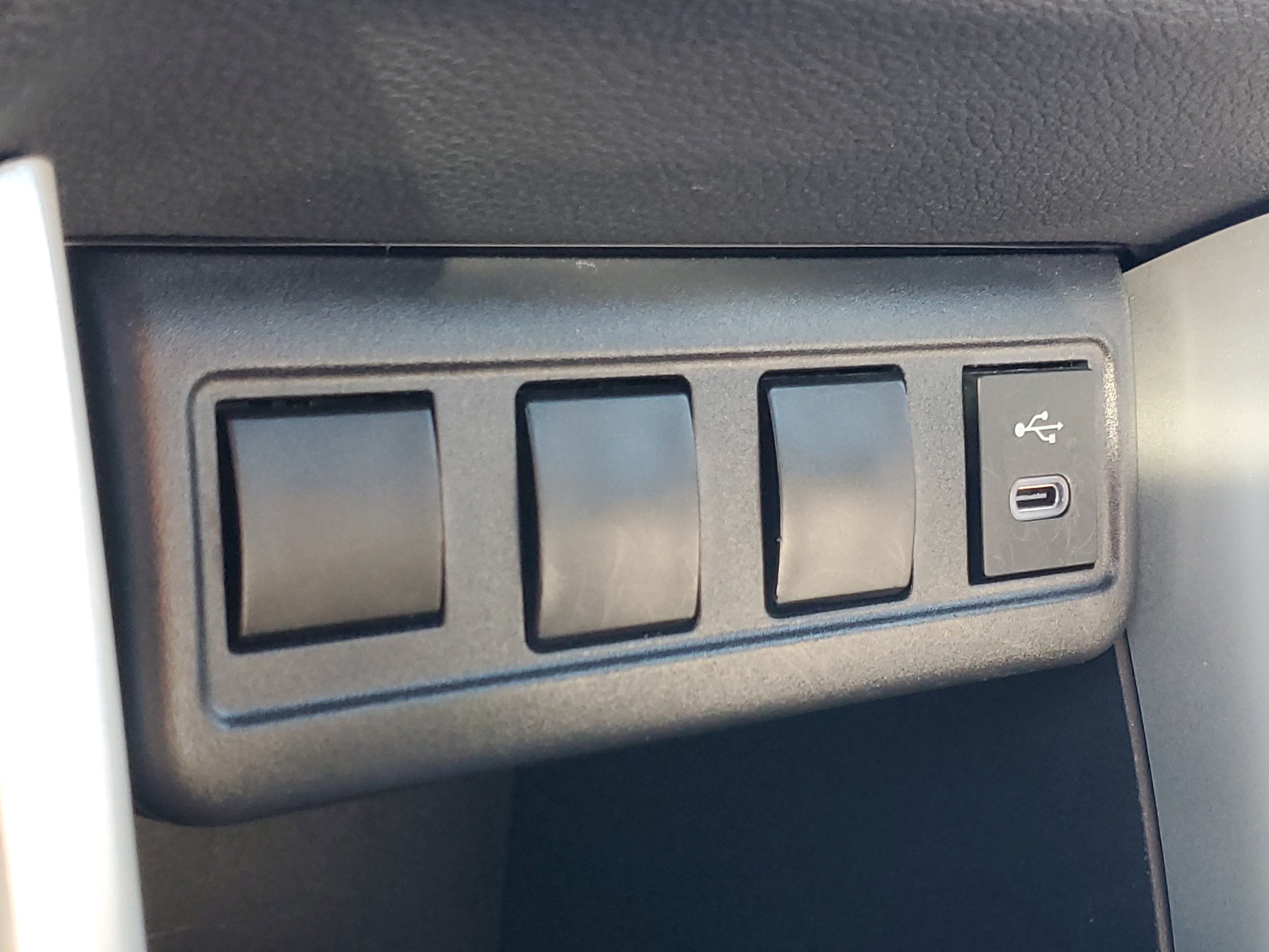 Certified 2025 Toyota Corolla Cross AWD Hybrid image 30