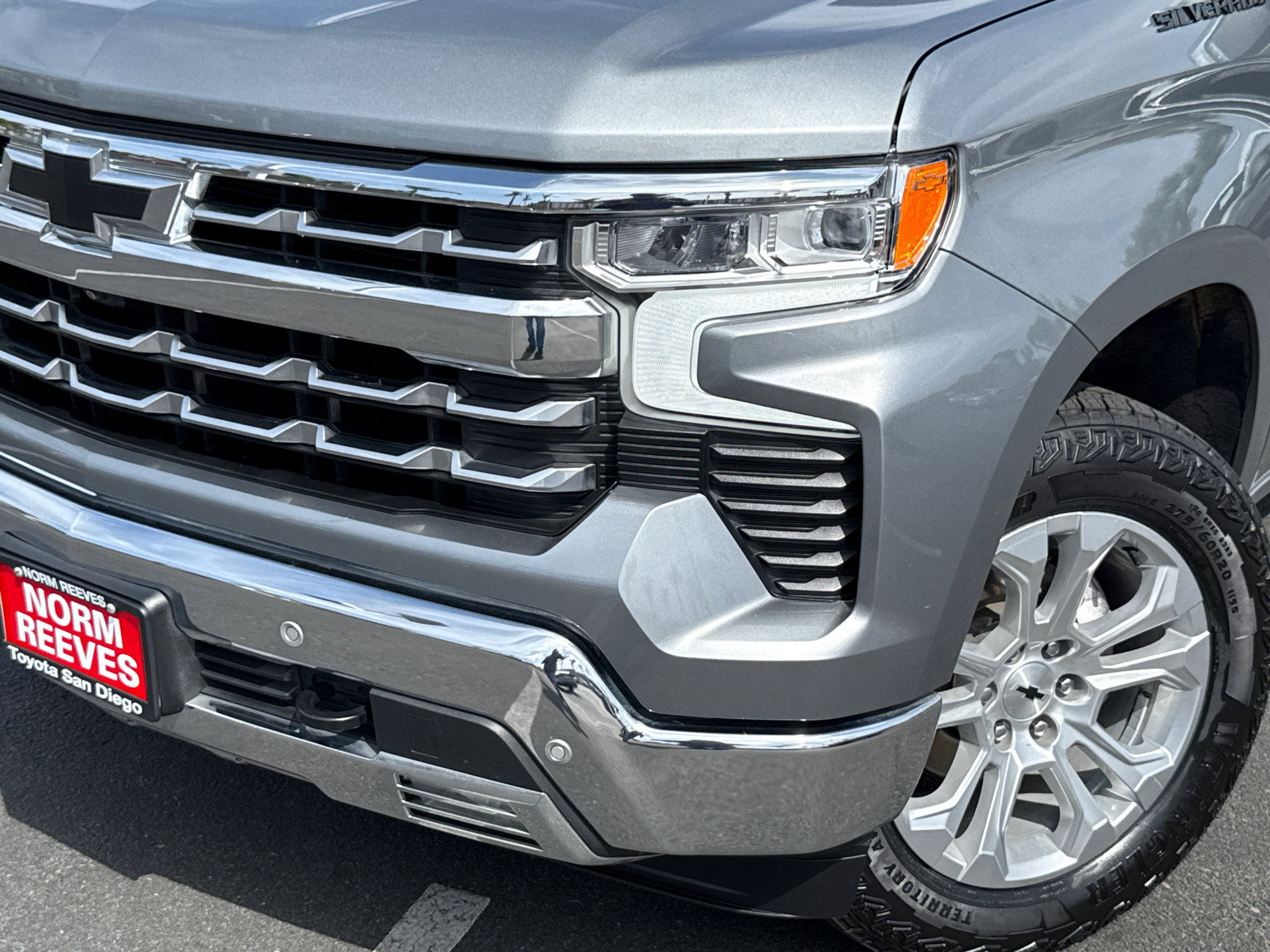 Used 2023 Chevrolet Silverado 1500 LTZ w/ LTZ Convenience Package II AWD/4WD image 3