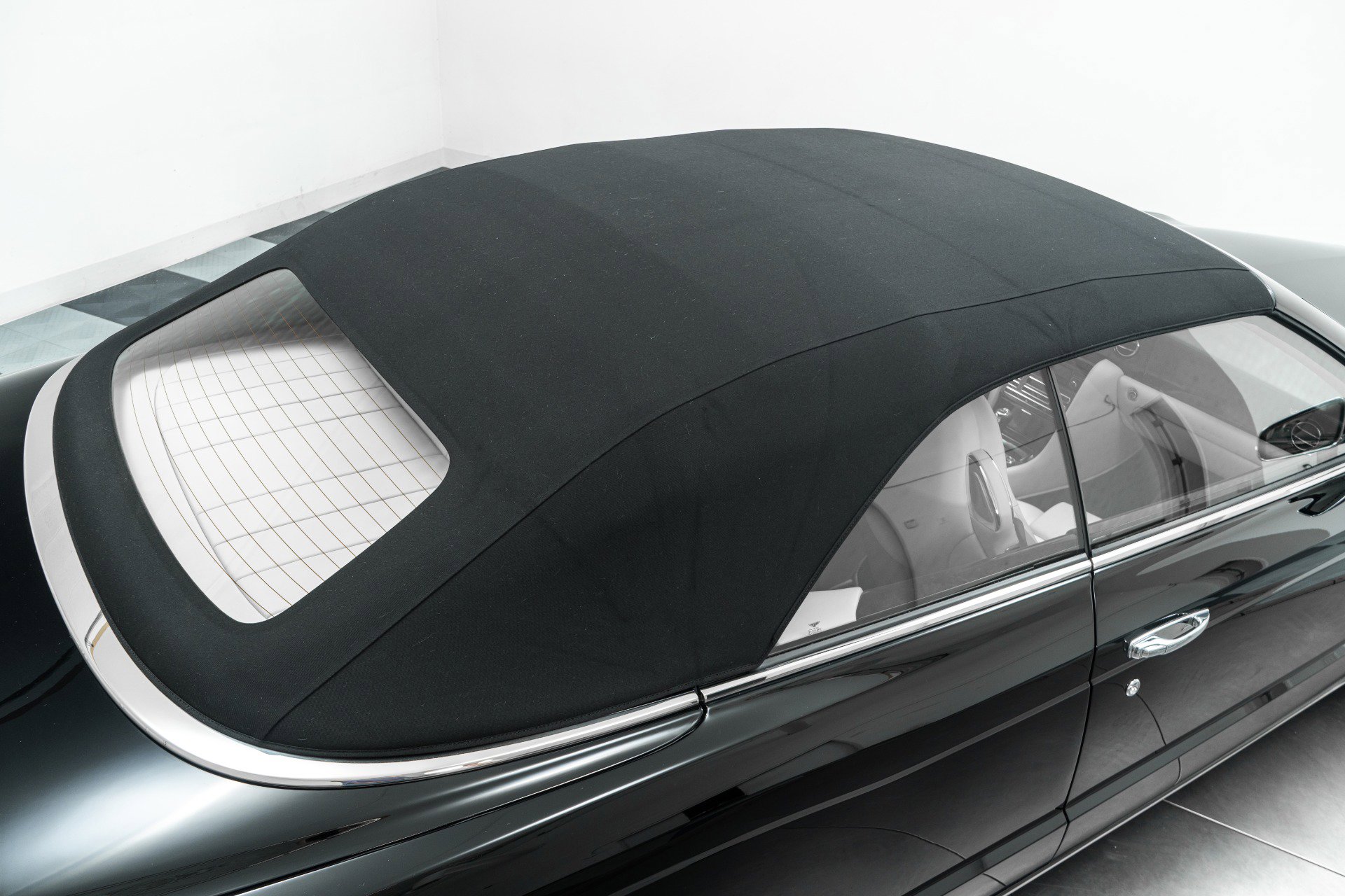 Used 2009 Bentley Azure RWD image 39