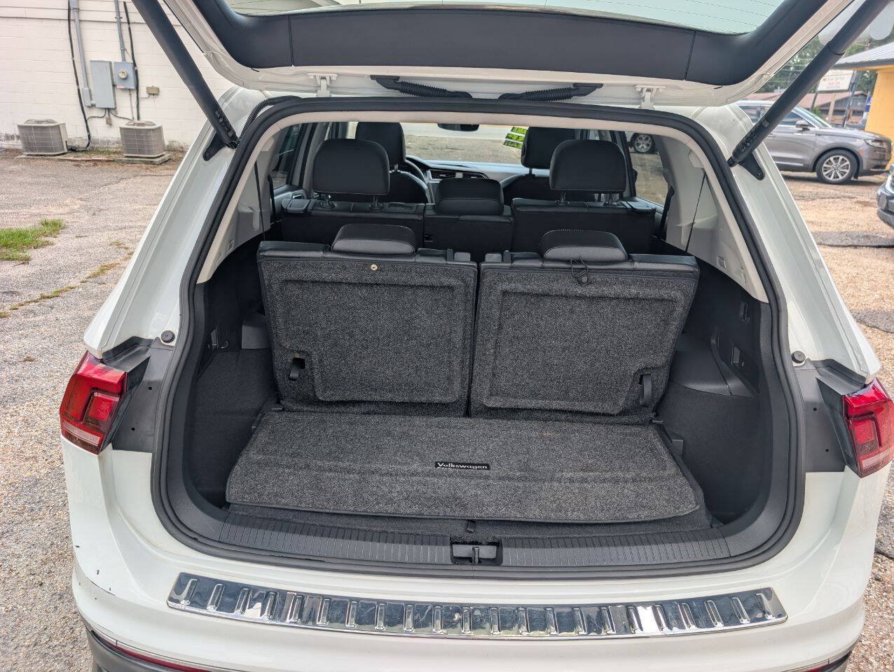 Used 2022 Volkswagen Tiguan SE FWD image 6