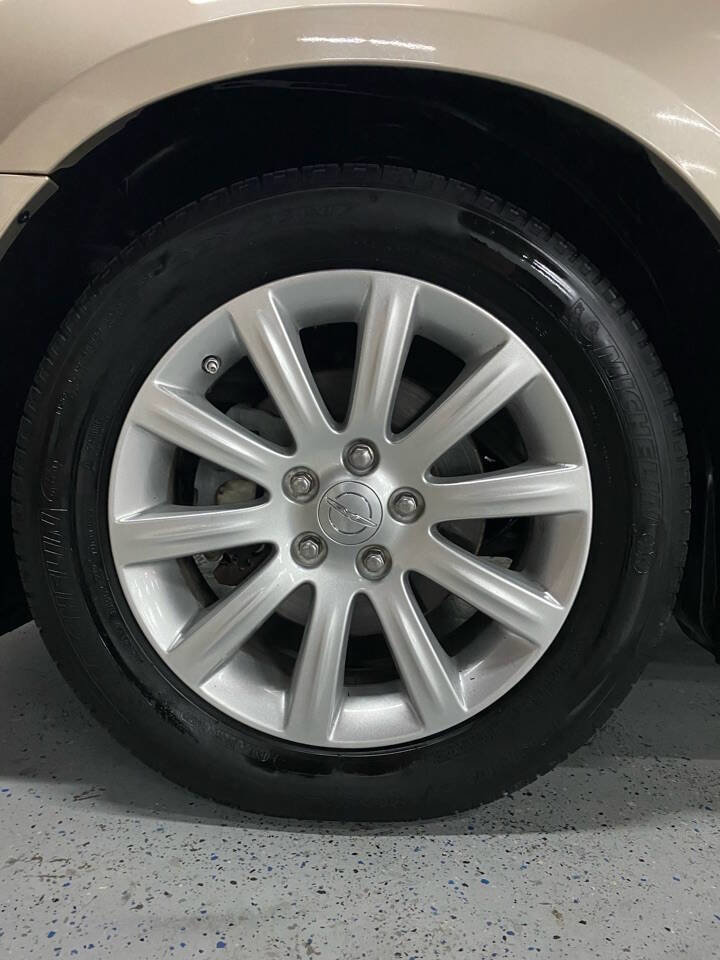 Used 2014 Chrysler 200 Touring image 8