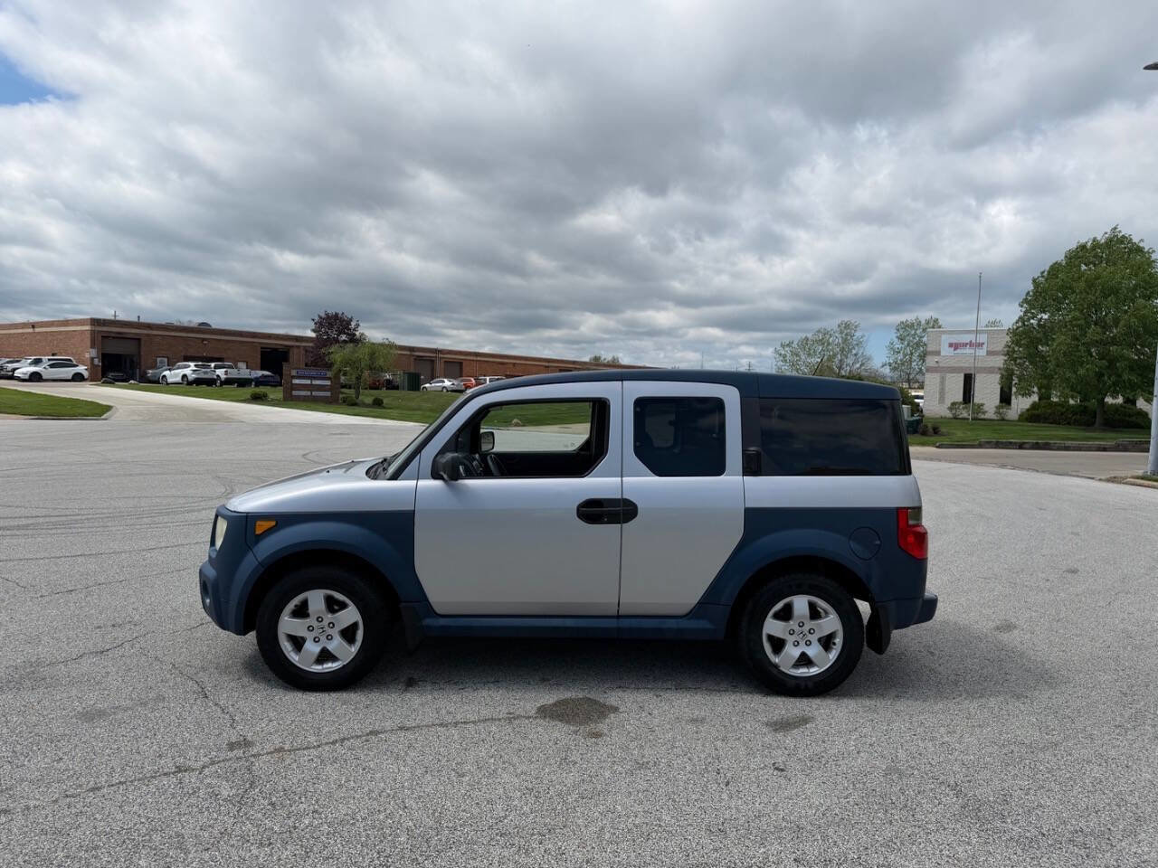 Used 2005 Honda Element EX image 2