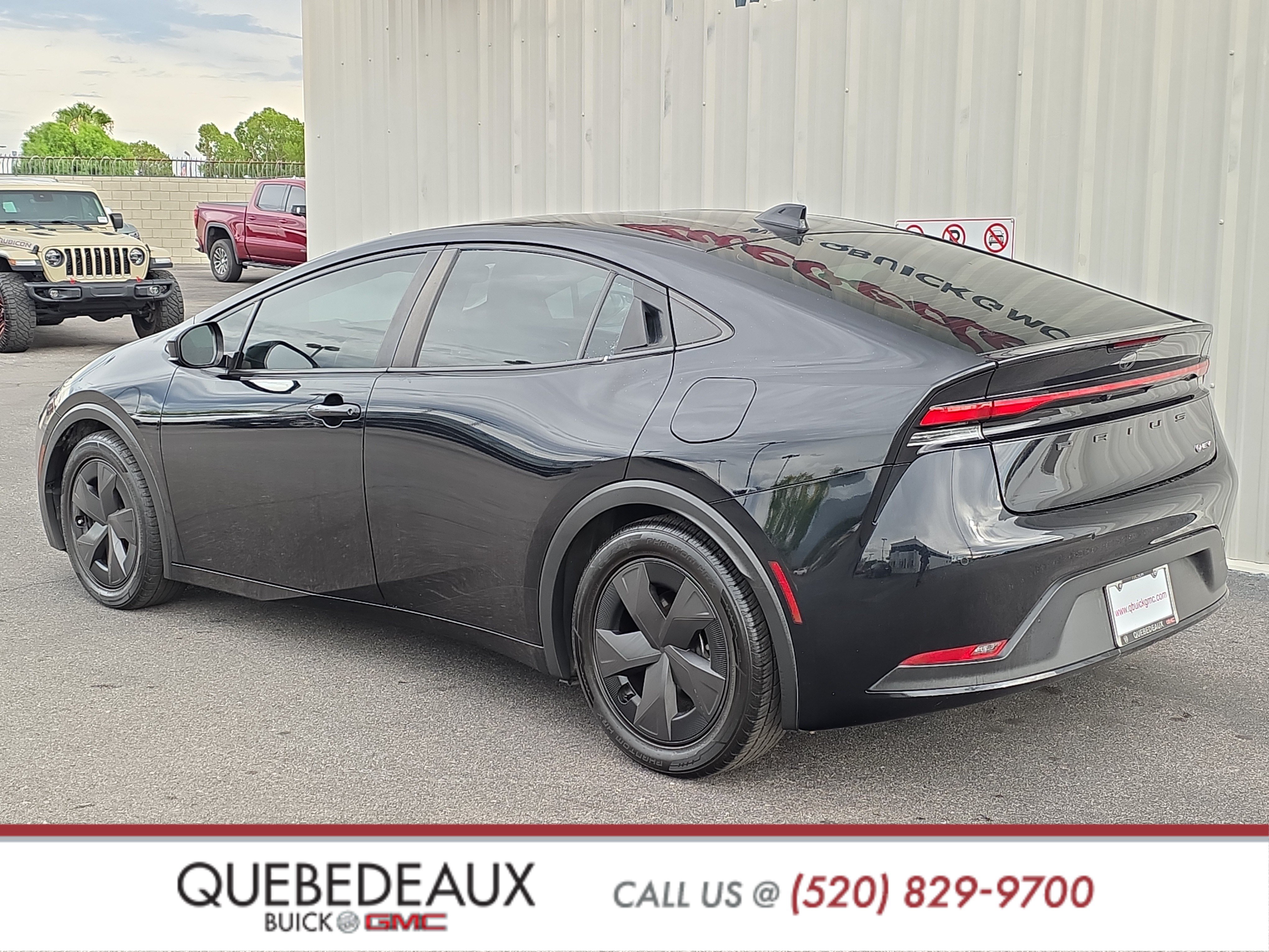 Used 2023 Toyota Prius LE FWD image 5