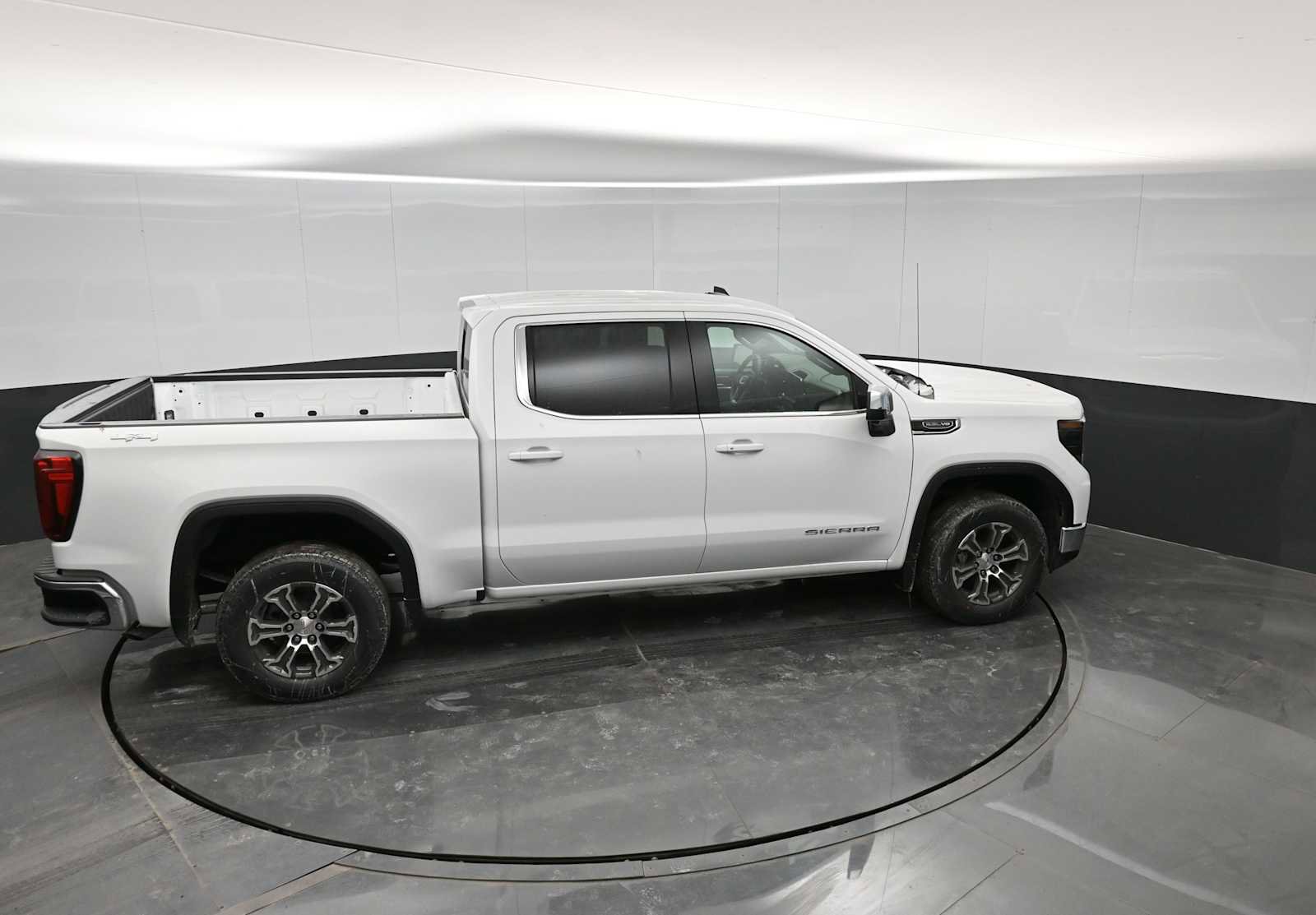 New 2026 GMC Sierra 1500 SLE w/ Preferred Package image 30