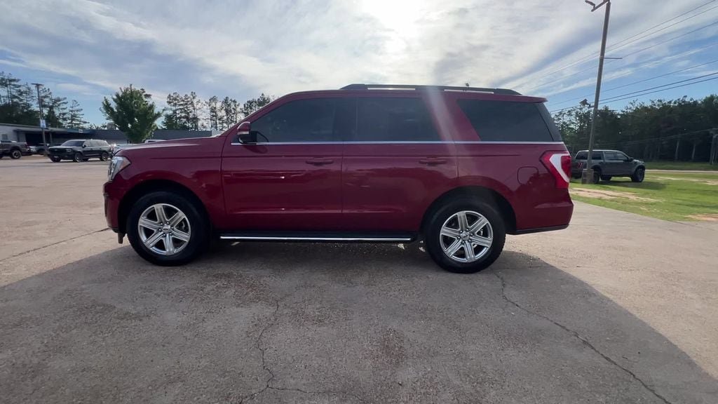 Used 2019 Ford Expedition XLT w/ Equipment Group 202A RWD image 3