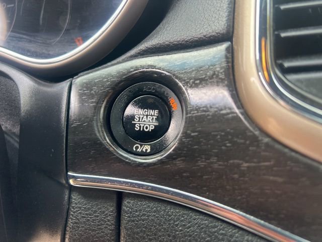 Used 2017 Jeep Grand Cherokee Limited w/ Luxury Group II image 33