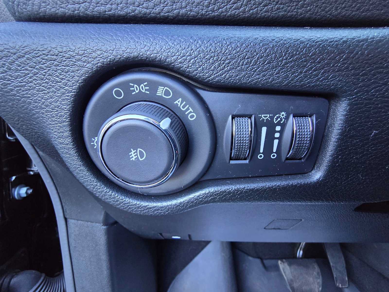 Used 2026 Chrysler Pacifica Select FWD image 17