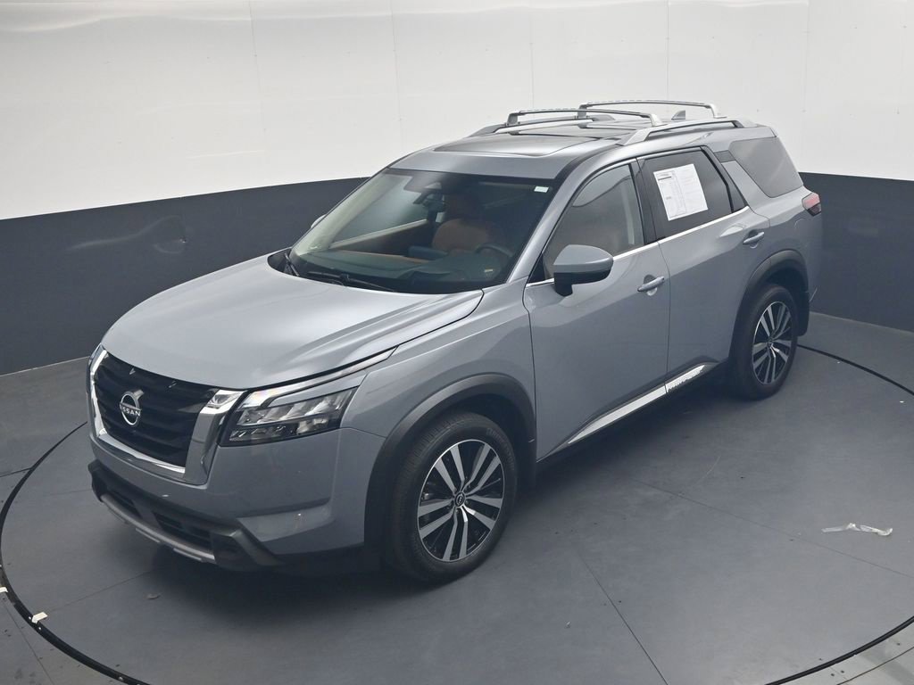 Certified 2025 Nissan Pathfinder Platinum w/ Cargo Package AWD/4WD image 27