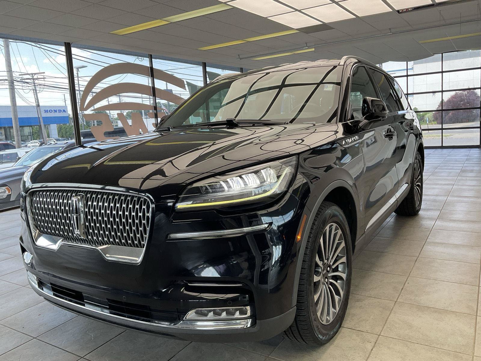 Used 2020 Lincoln Aviator Reserve w/ Elements Package Plus AWD/4WD image 3