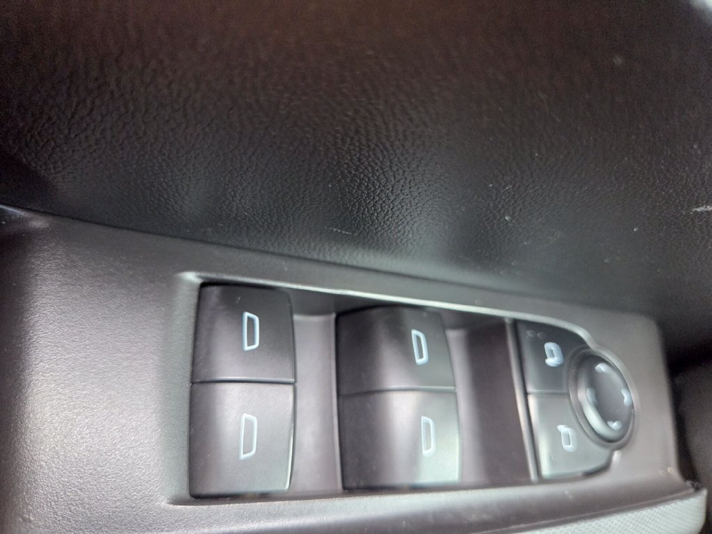 Used 2024 Chevrolet Colorado W/T RWD image 18