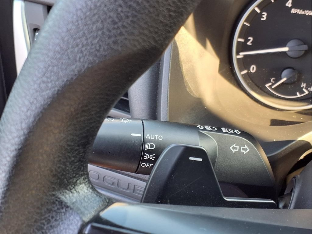 Used 2024 Nissan Rogue S FWD image 19