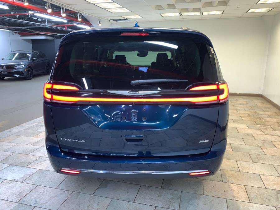 Used 2022 Chrysler Pacifica Touring-L w/ Uconnect Theater Family Group image 6