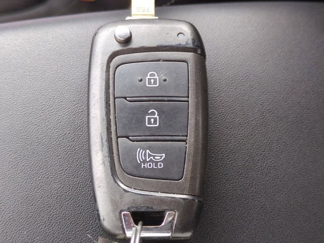 Certified 2023 Hyundai Venue SEL image 29