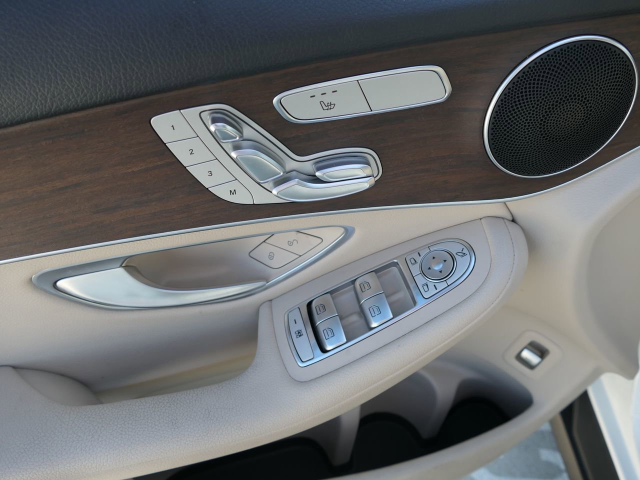 Used 2022 Mercedes-Benz GLC 300 4MATIC w/ Premium Package Lite image 14