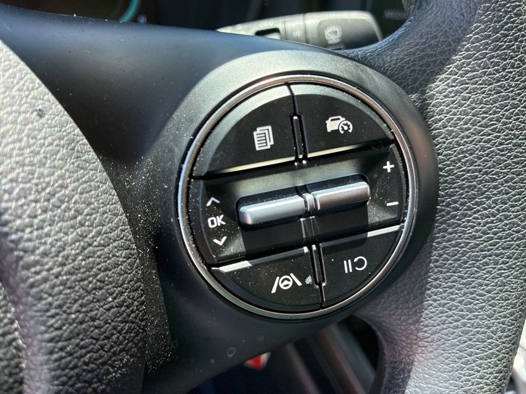 Used 2025 Kia Soul LX FWD image 24