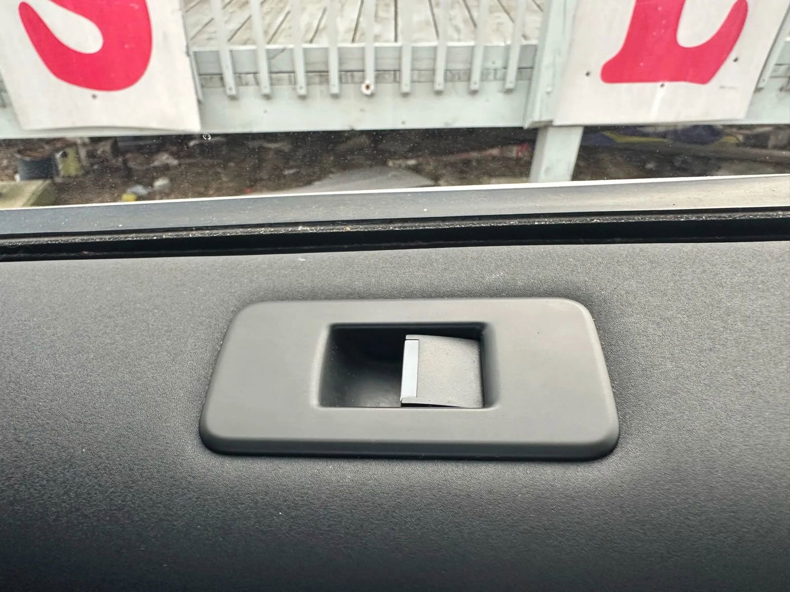 Used 2018 Land Rover Discovery HSE image 49