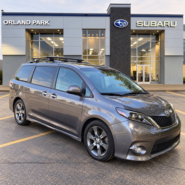 Used 2015 Toyota Sienna SE FWD image 3
