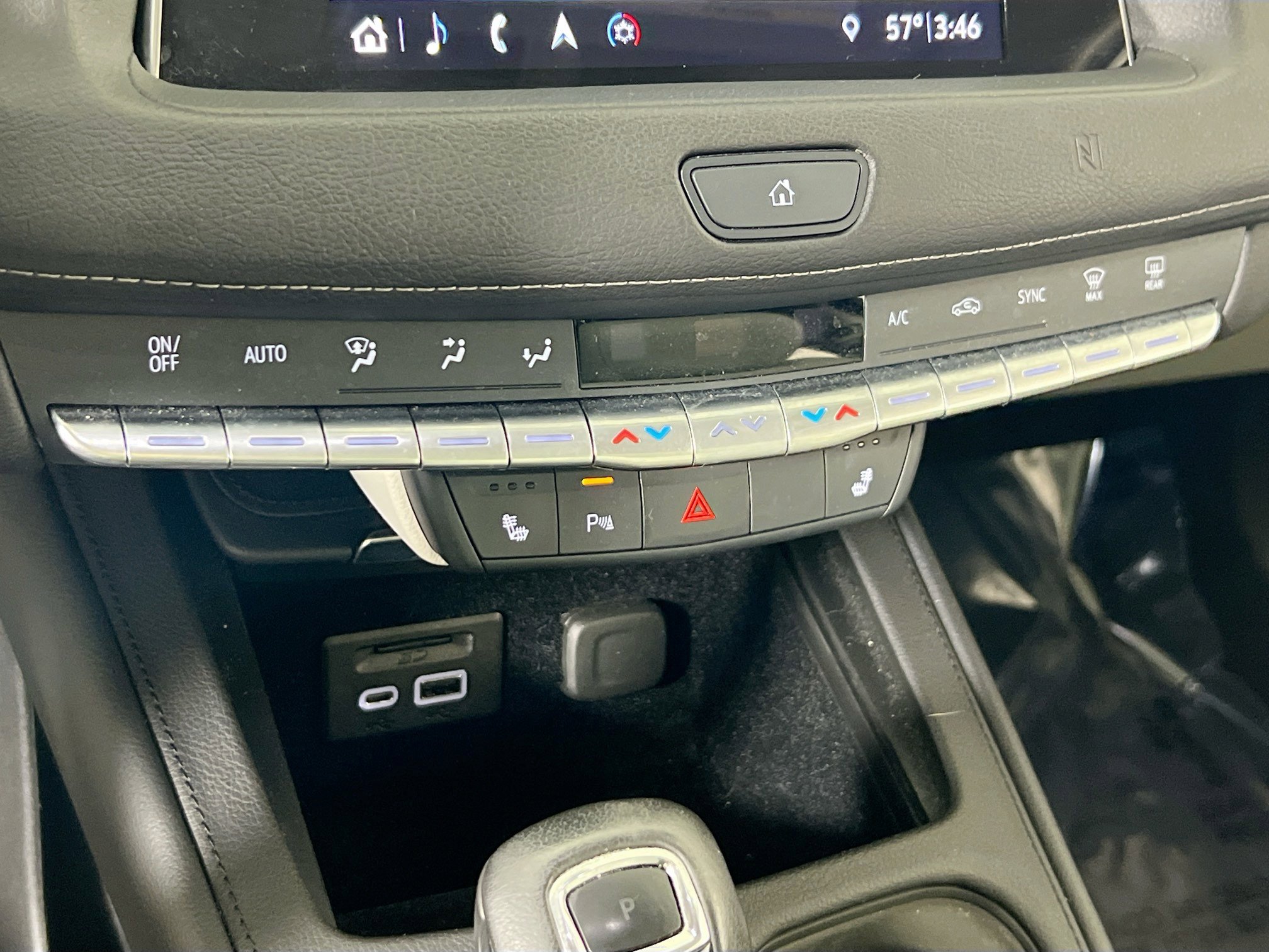Used 2019 Cadillac XT4 Luxury w/ Cold Weather Package AWD/4WD image 16