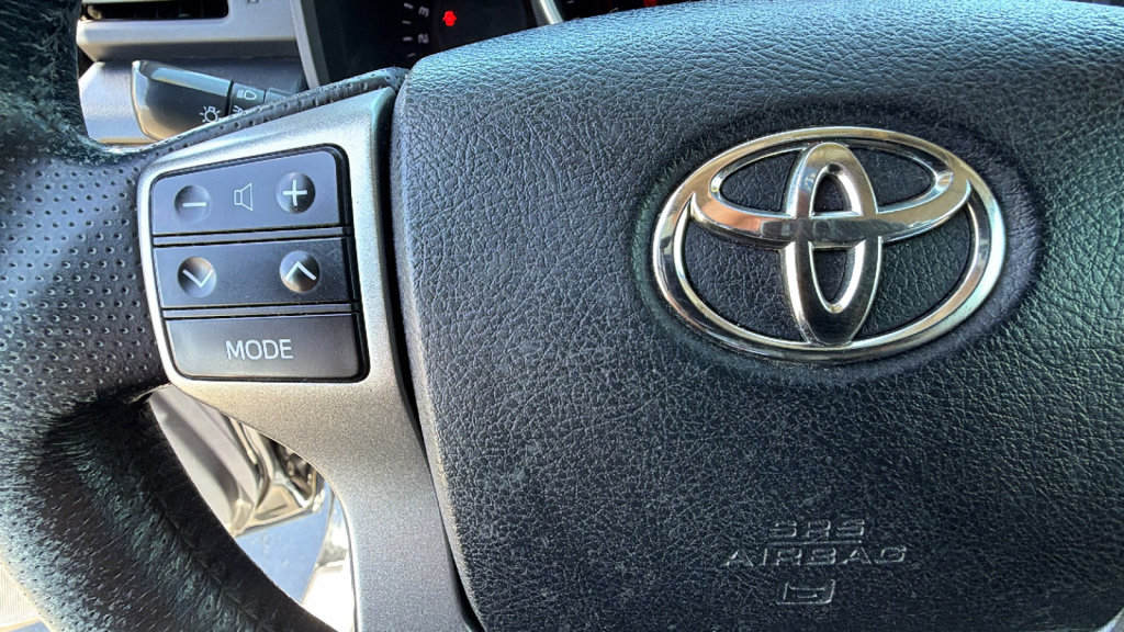 Used 2011 Toyota 4Runner Limited AWD/4WD image 18