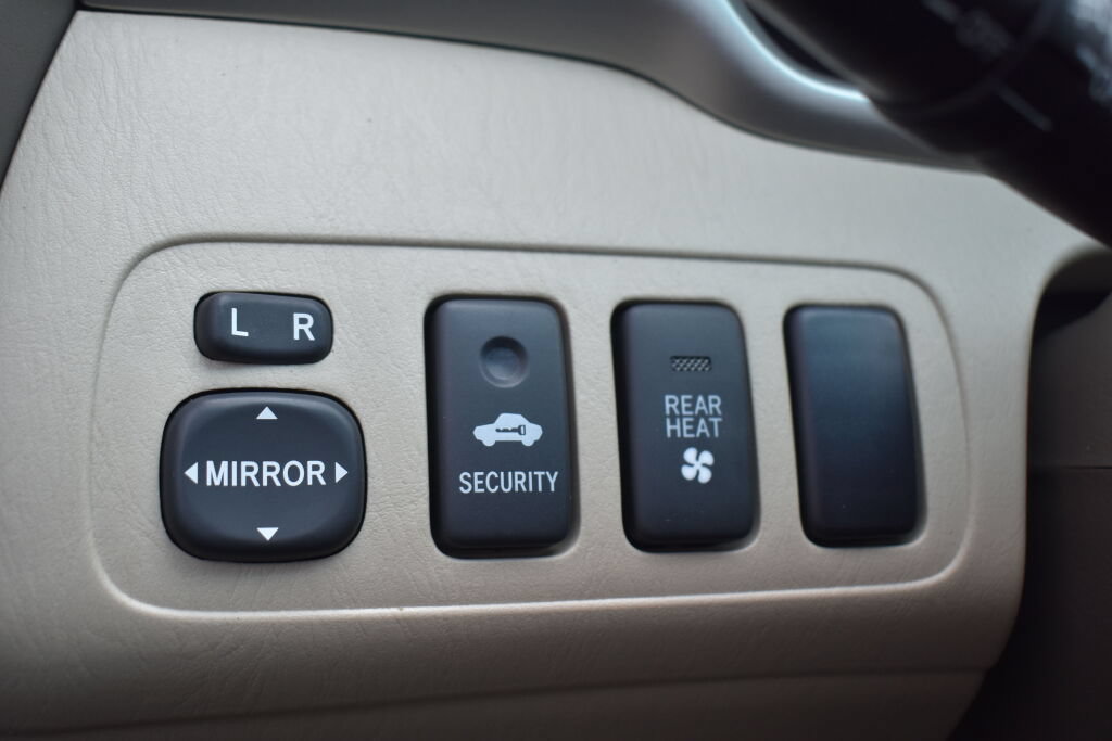 Used 2007 Toyota Highlander 4WD V6 w/ 3rd Row image 14