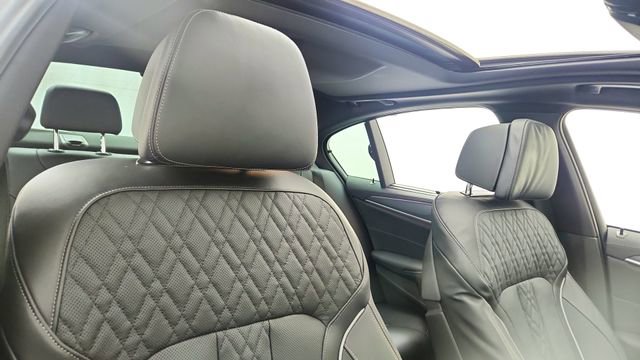 Used 2022 BMW 530e xDrive 530e iPerformance w/ Executive Package image 23