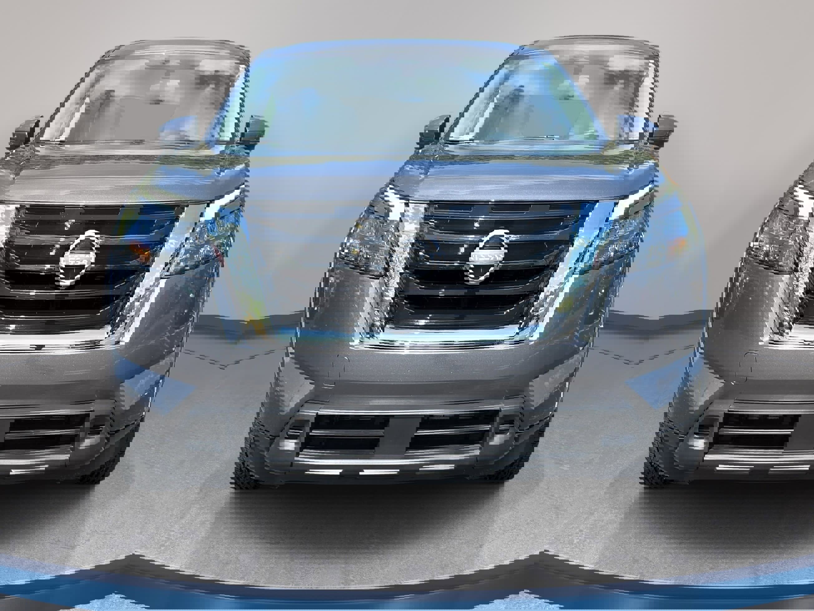 Used 2024 Nissan Pathfinder SV w/ SV Premium Package image 2