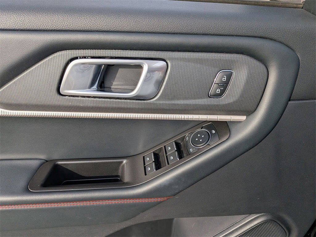 Used 2025 Ford Explorer ST-Line w/ ST-Line Street Pack image 11