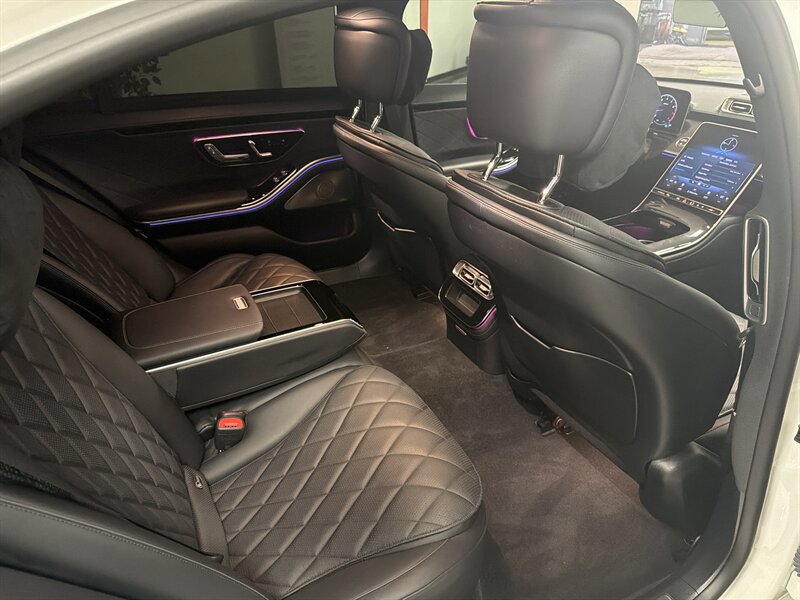 Used 2022 Mercedes-Benz S 580 4MATIC Sedan w/ AMG Line Package image 43