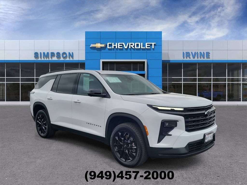 Used 2026 Chevrolet Traverse LT w/ Midnight/Sport Edition FWD image 2