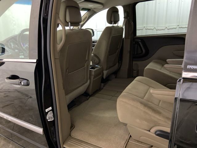 Used 2014 Chrysler Town & Country Touring FWD image 26