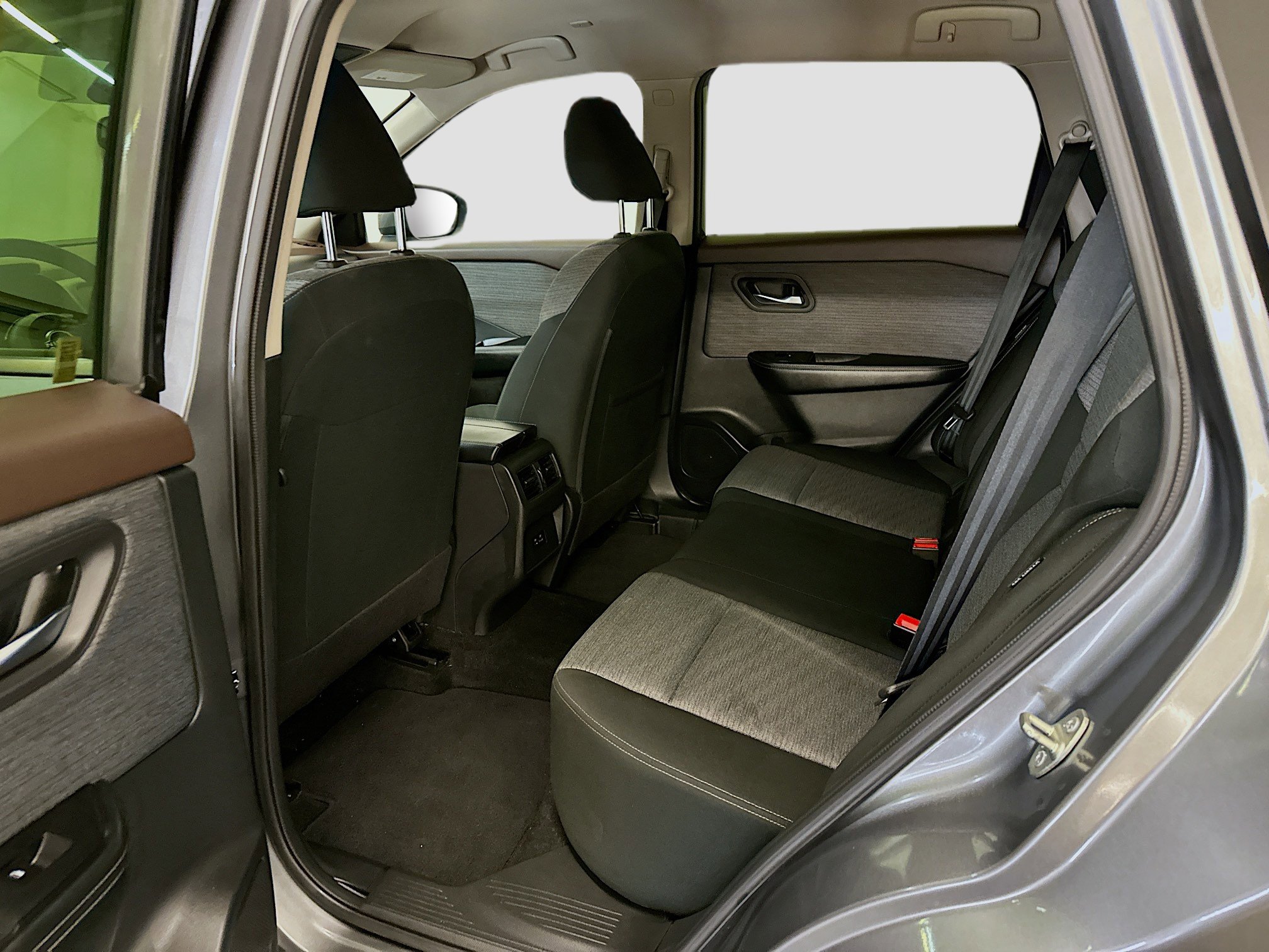 Used 2023 Nissan Rogue SV image 28