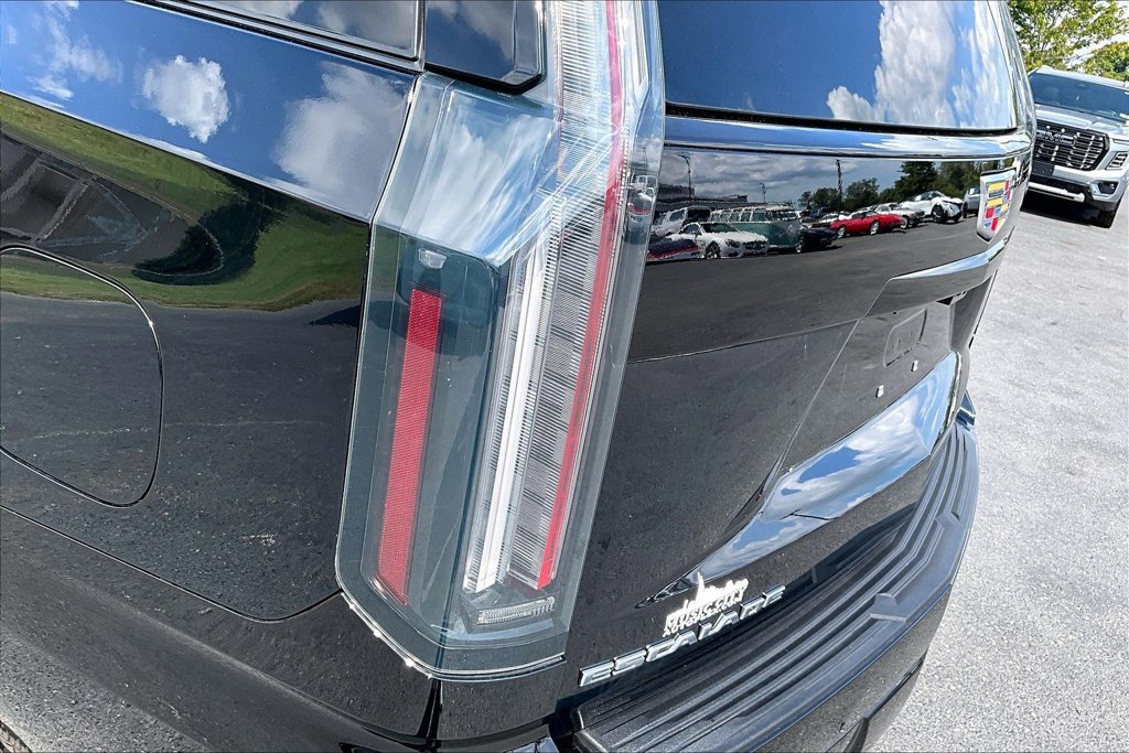 Used 2025 Cadillac Escalade Sport Platinum AWD/4WD image 25
